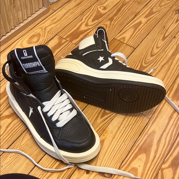 Unisex Converse Black and White Leather Sneakers - Picture 6 of 6